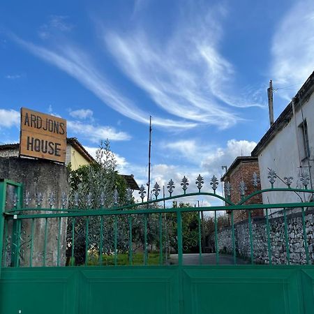 培拉特 Ardjon House旅舍 外观 照片