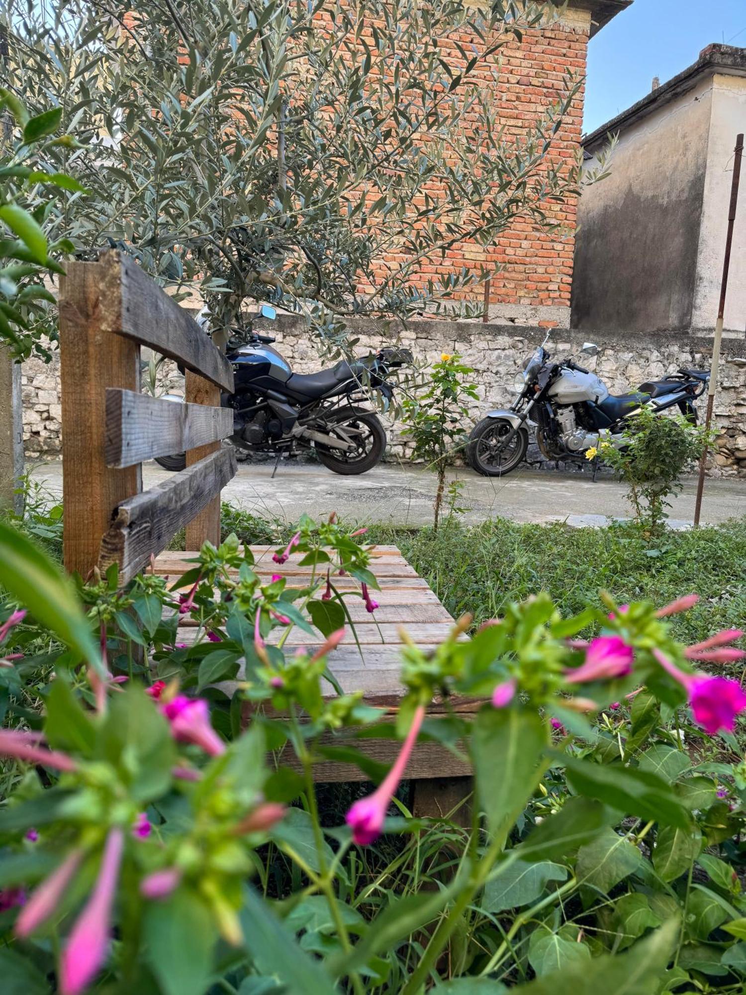 培拉特 Ardjon House旅舍 外观 照片