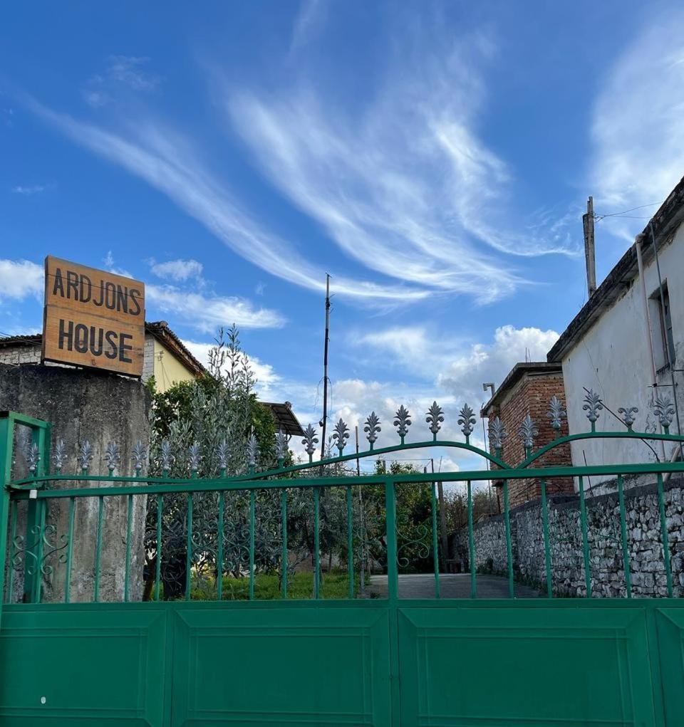 培拉特 Ardjon House旅舍 外观 照片